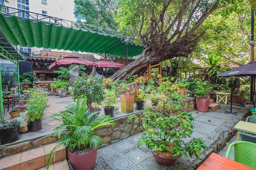 Yasaka Saigon Nha Trang Hotel & Spa Exterior photo