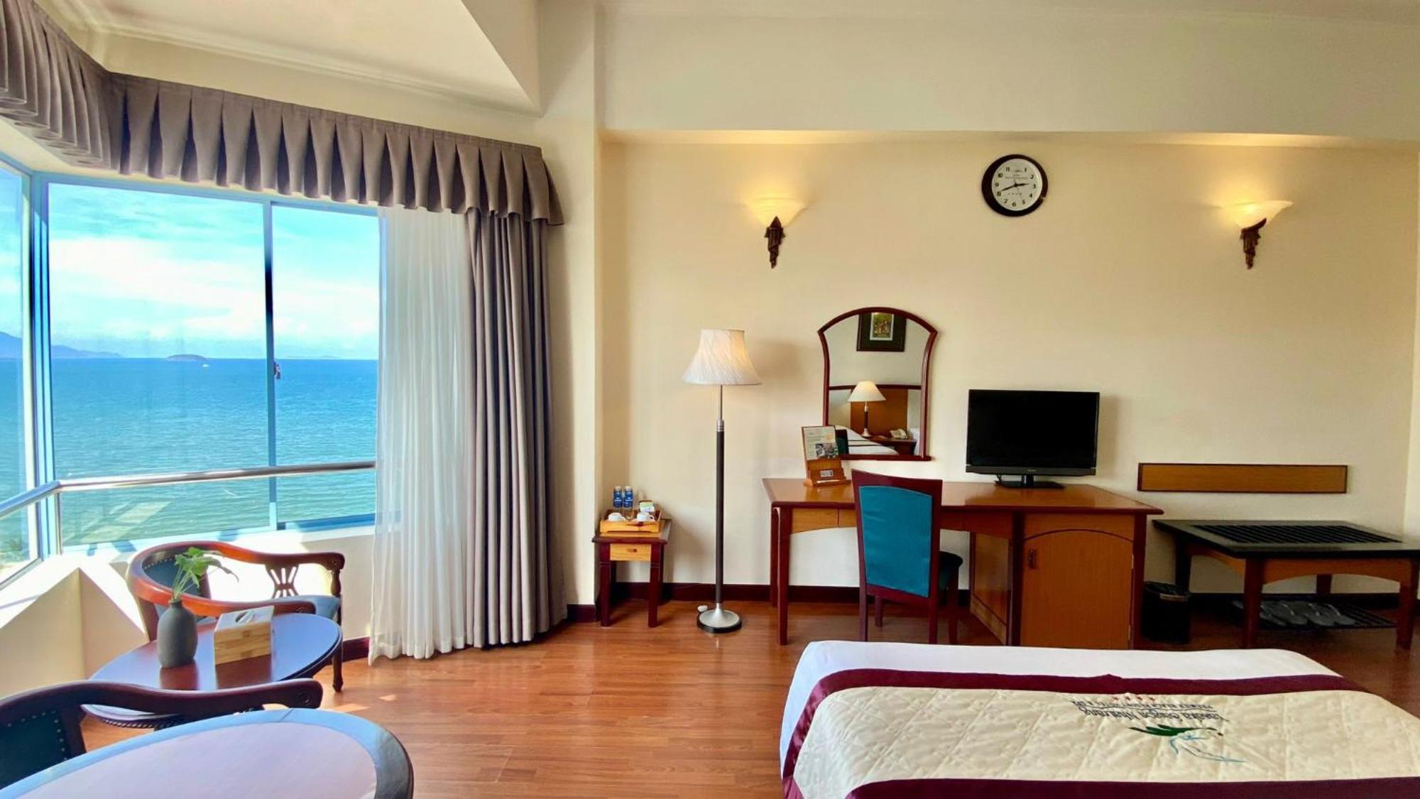 Yasaka Saigon Nha Trang Hotel & Spa Exterior photo