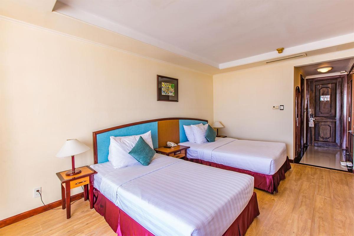 Yasaka Saigon Nha Trang Hotel & Spa Exterior photo